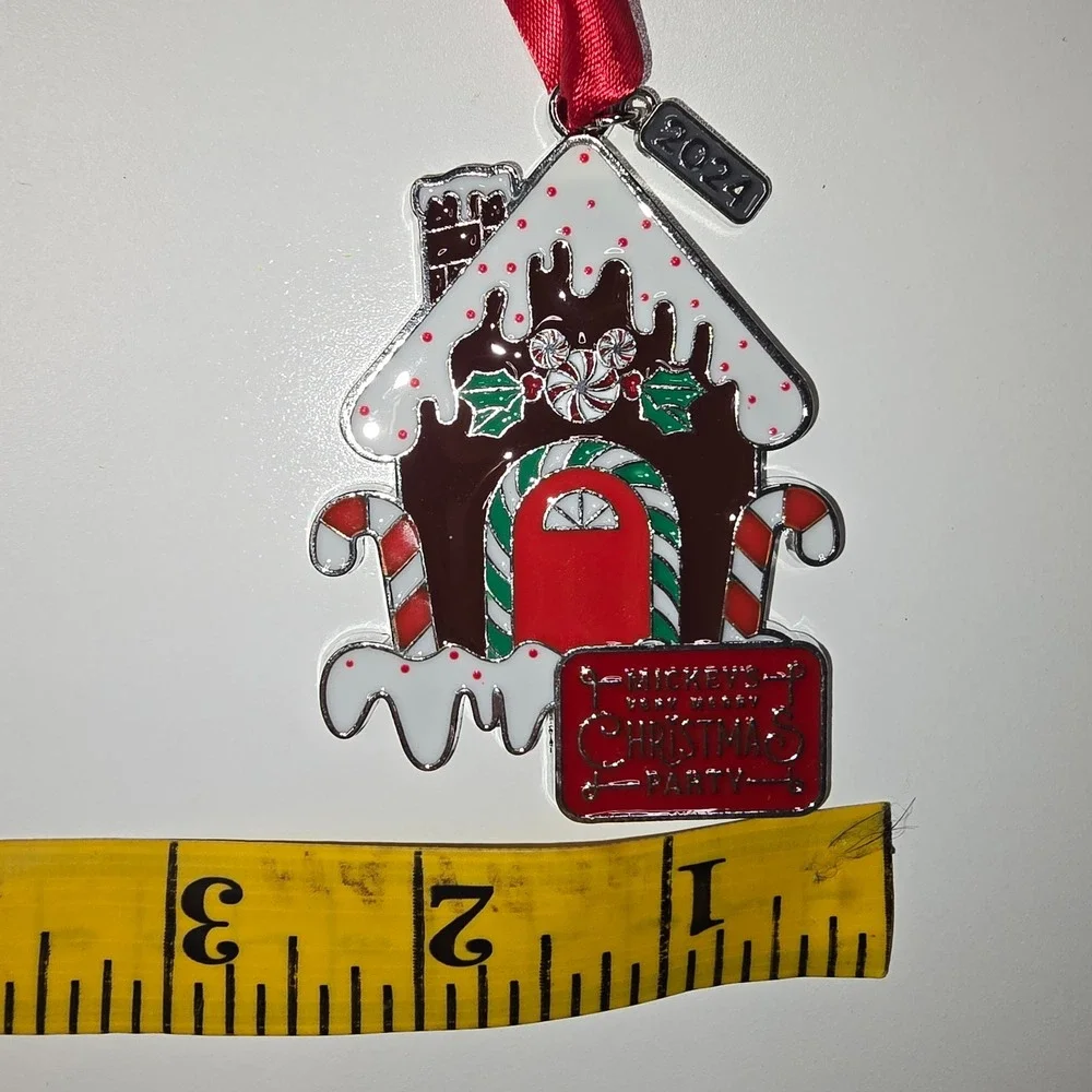Disney Mickey's Very Merry‎ Christmas Party 2024 Gingerbread House Ornament